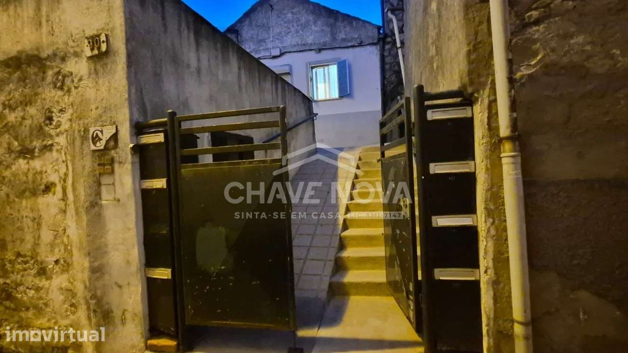 Moradia T4 integrada num conjunto habitacional tradicional - Grande imagem: 4/28