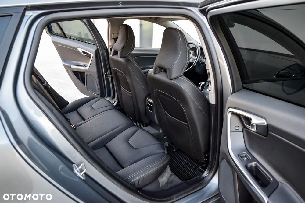 Volvo V60 D3 Drive-E Momentum - 22