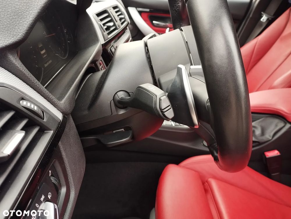 BMW Seria 3 340i GPF xDrive M Sport Shadow sport - 22