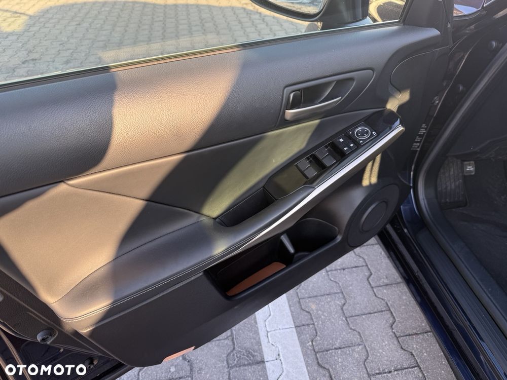 Lexus IS 200t / 300 Elegance - 16