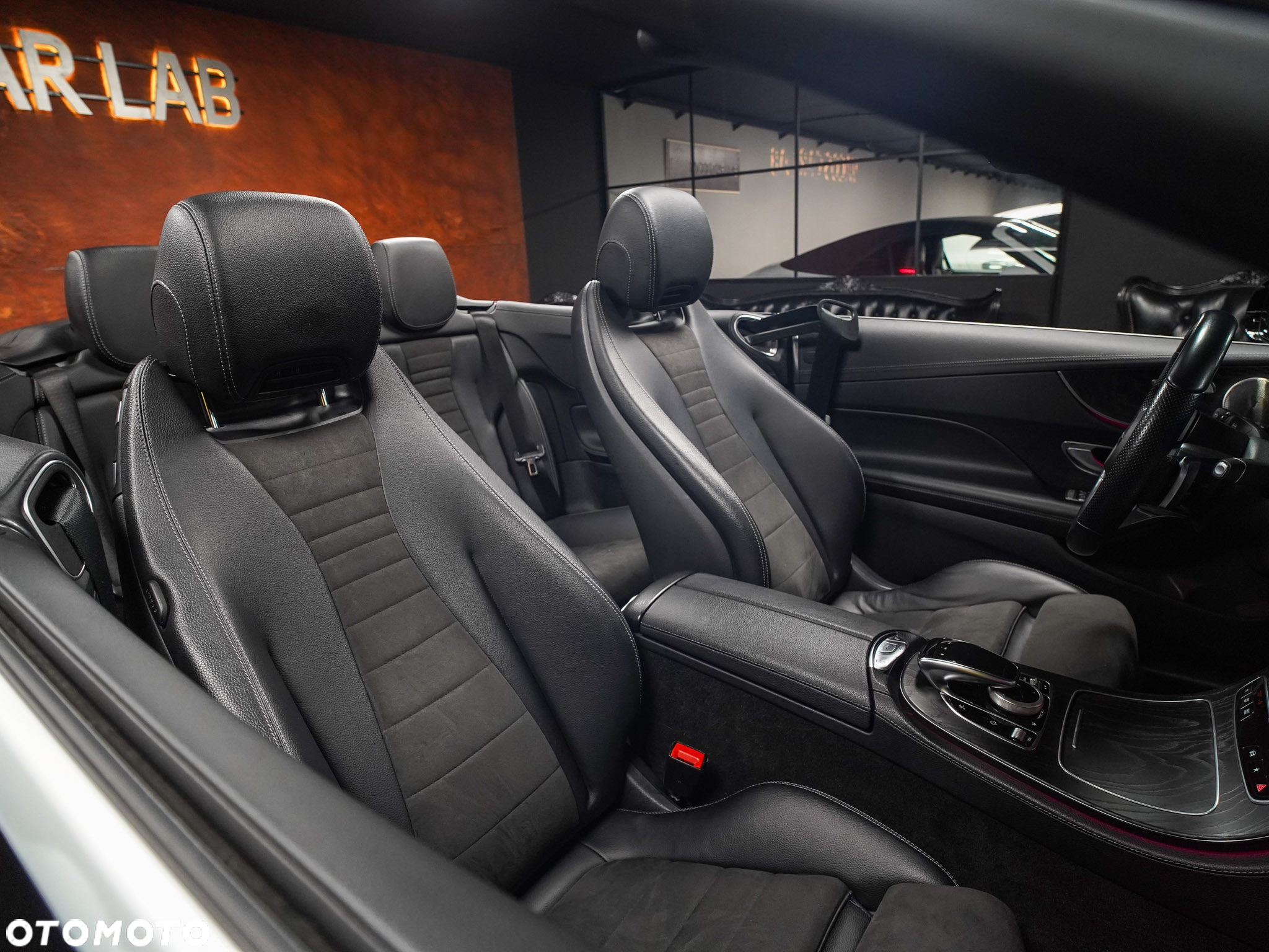 Mercedes-Benz Klasa E 200 Kabriolet 4-Matic 9G-TRONIC - 33