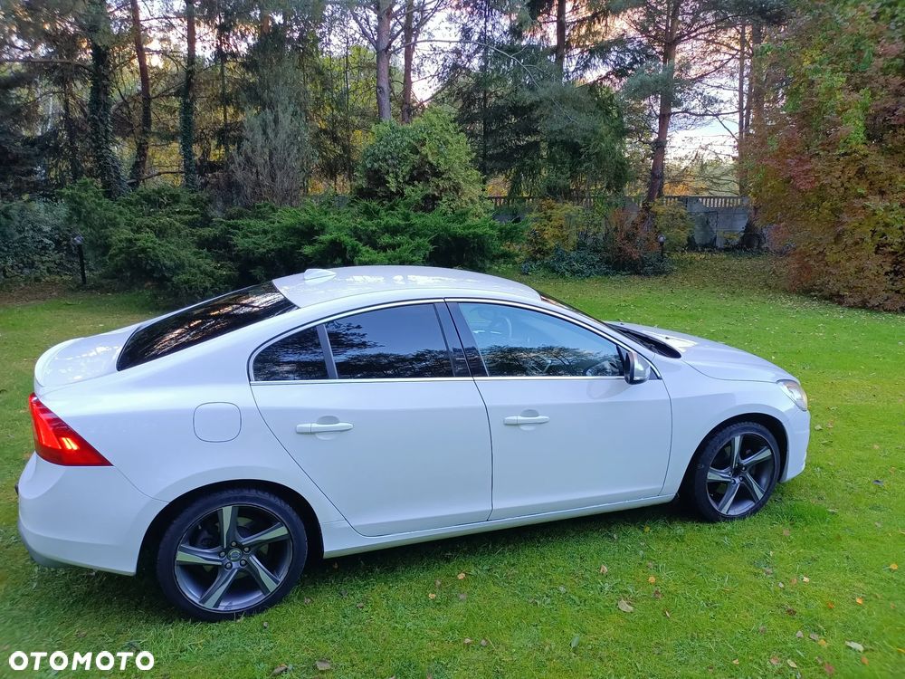 Volvo S60 D4 R-Design - 4