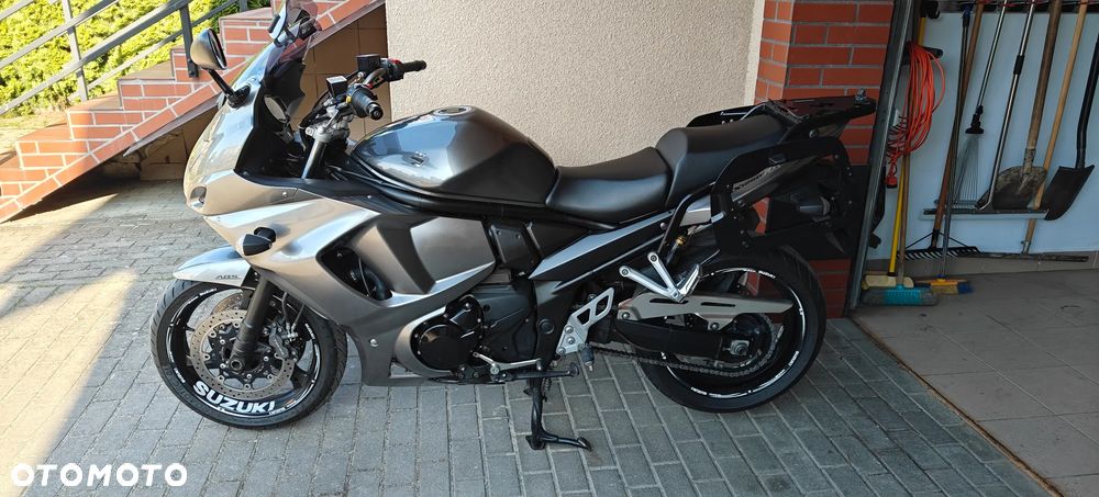 Suzuki GSX - 12