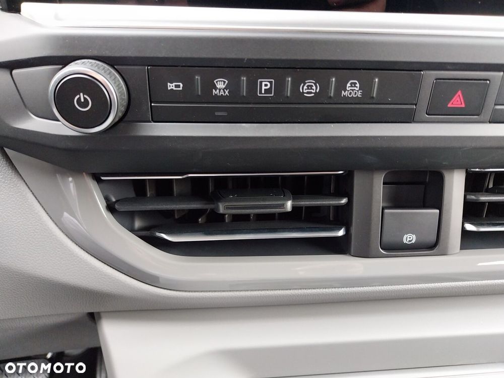 Volkswagen Caravelle Life silnik: 2,0 l TDI 150 KM / skrzynia biegów: 8-biegowa automatyczna rozstaw osi: 3500 mm - 22