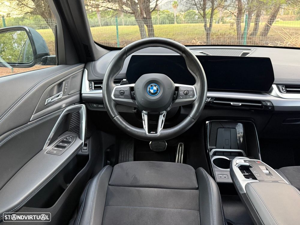 BMW iX1 eDrive20 Pack Desportivo M - 35