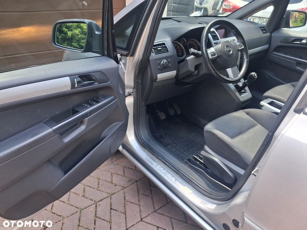 Opel Zafira 1.8 Sport - 12