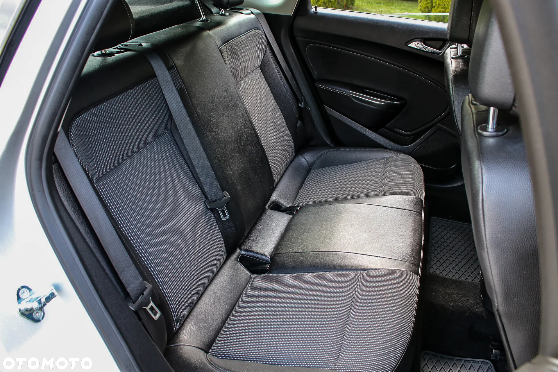 Opel Astra 1.4 Turbo Cosmo - 24