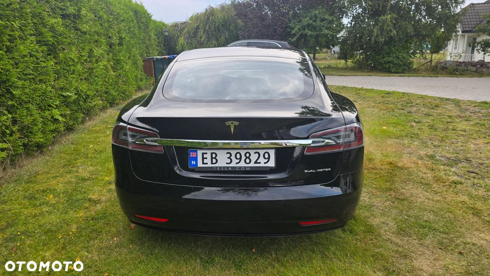 Tesla Model S - 6
