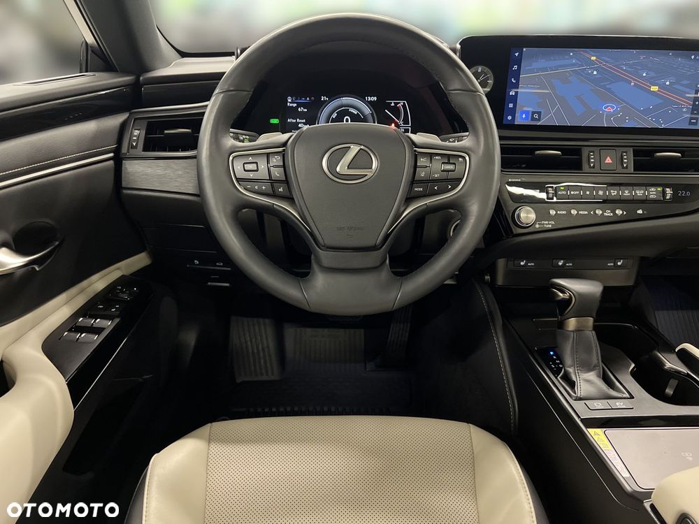 Lexus ES 300h Business Edition - 16