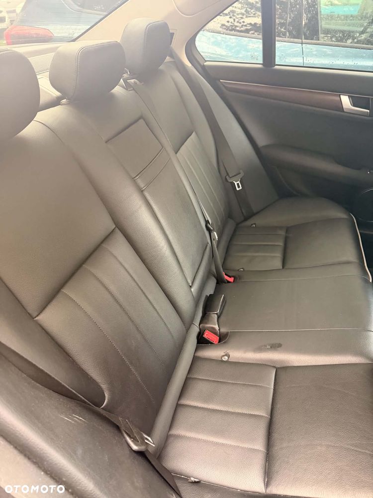 Mercedes-Benz Klasa C 250 CDI BlueEff Avantgarde 4-Matic - 13