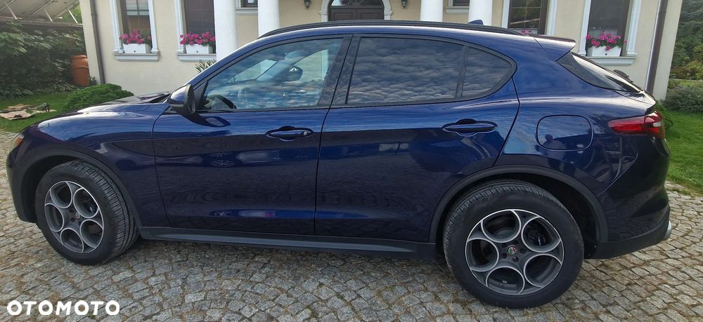 Alfa Romeo Stelvio 2.0 Turbo 16V AT8-Q4 Ti - 4