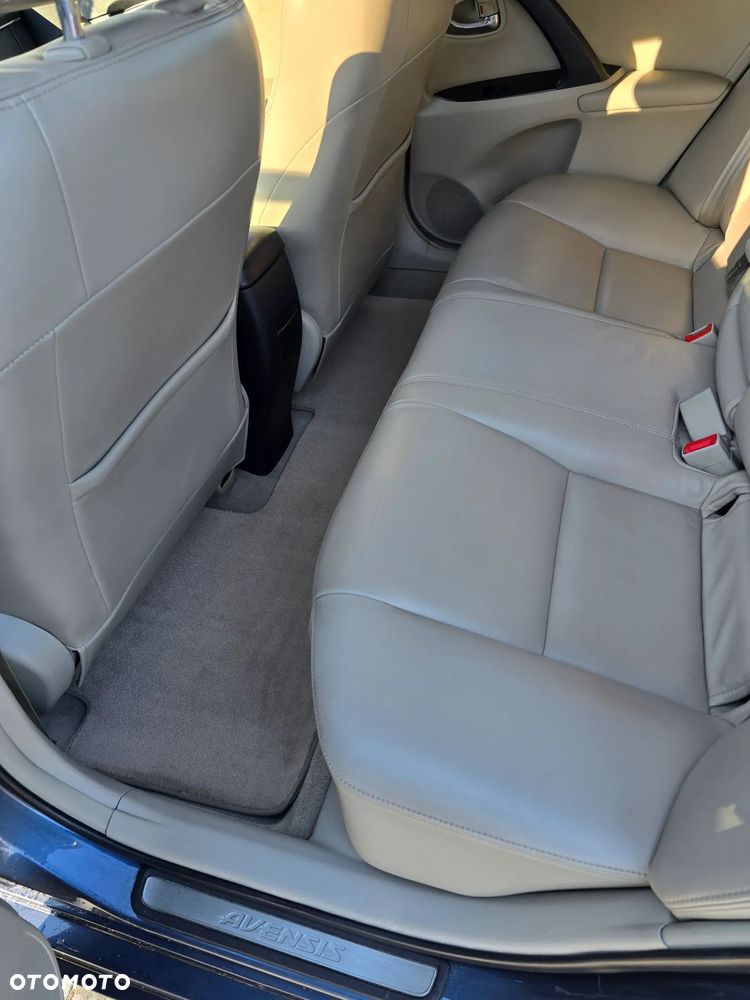 Toyota Avensis 2.2 D-4D Prestige NAVI - 11