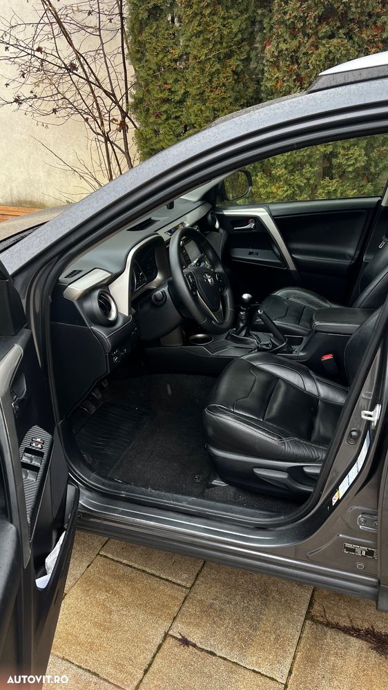 Toyota RAV4 2.2 D-4D 4WD Luxury - 9