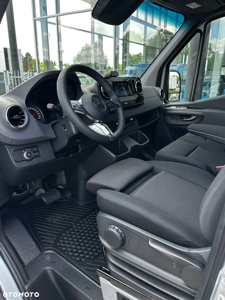 Mercedes-Benz Sprinter - 14