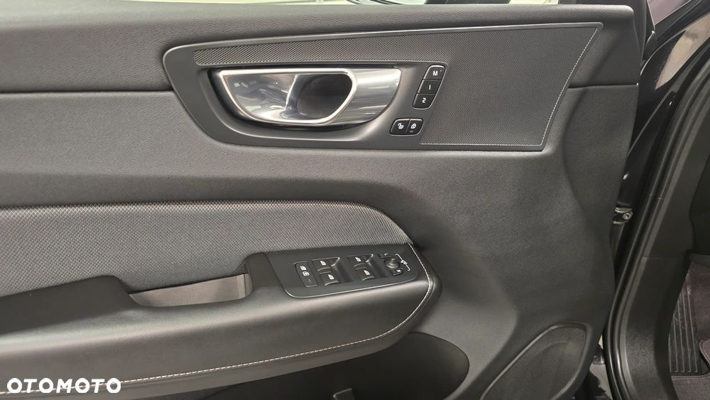 Volvo XC 60 B4 D Plus Dark - 14