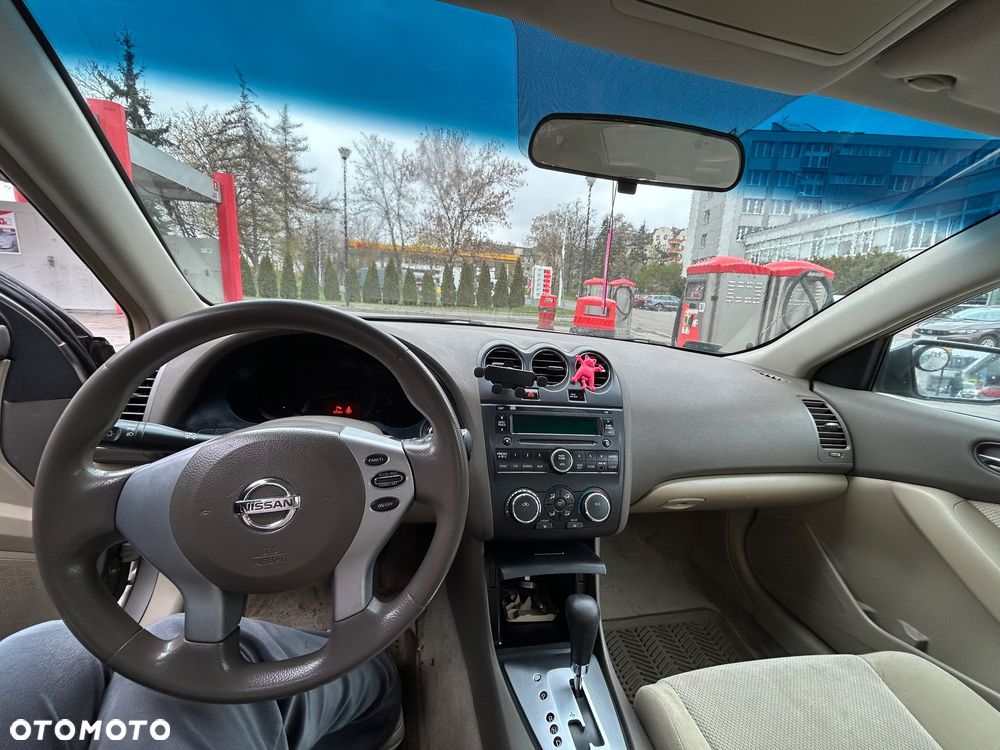 Nissan Altima - 5