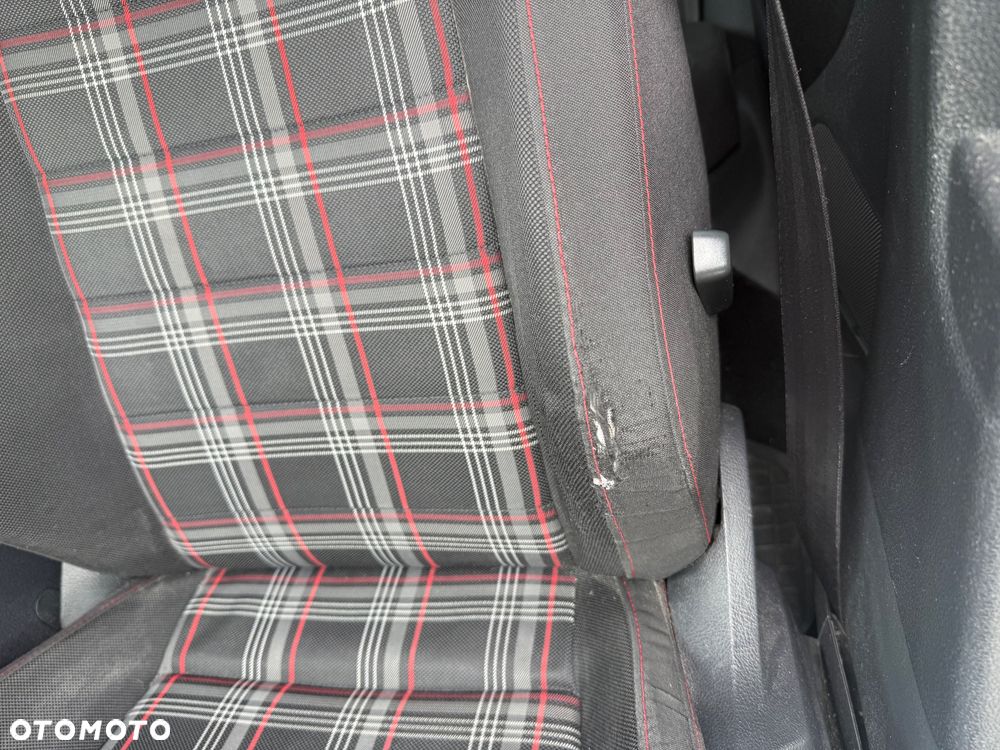 Volkswagen Golf - 11