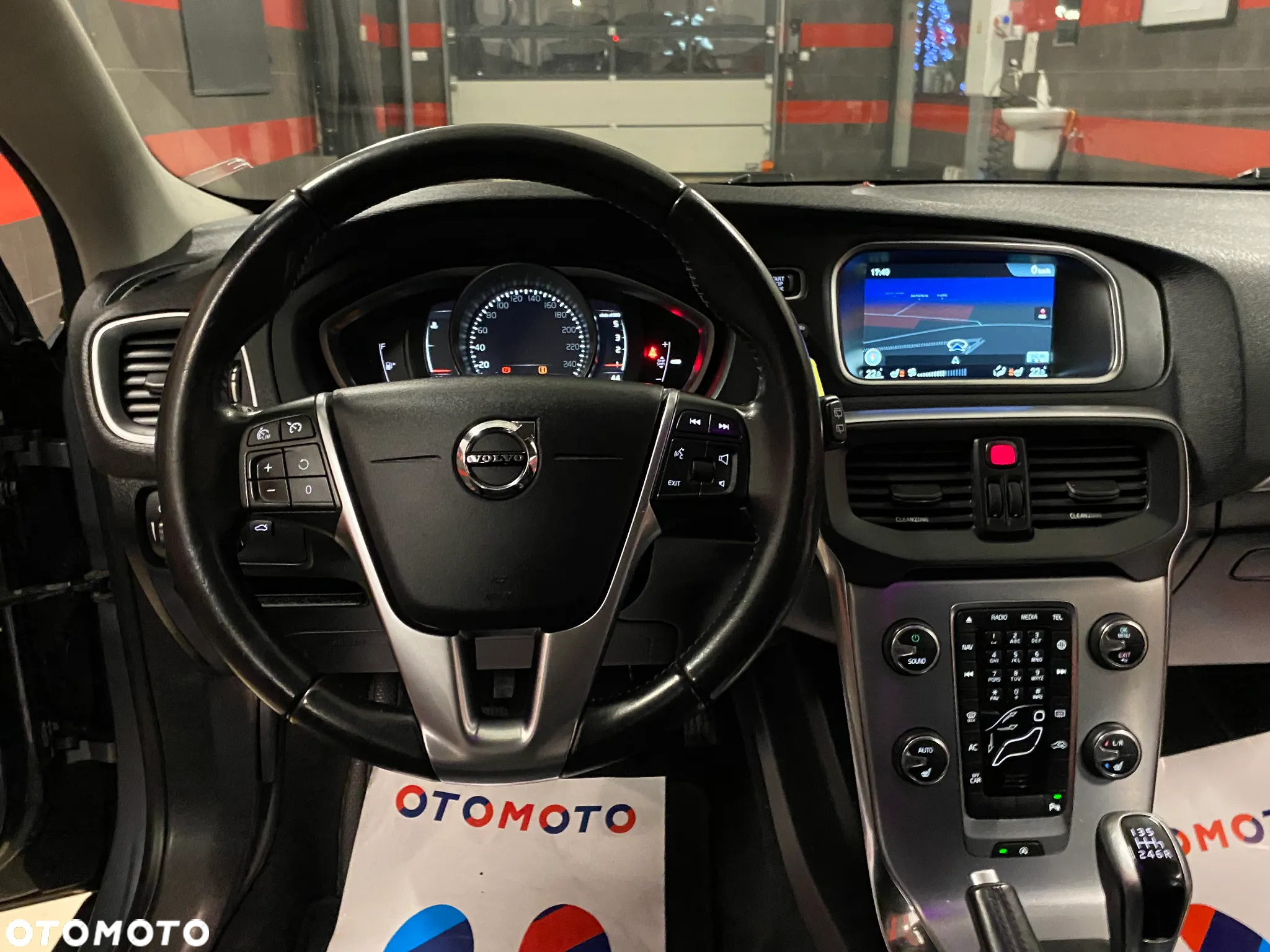 Volvo V40 D2 Momentum - 8