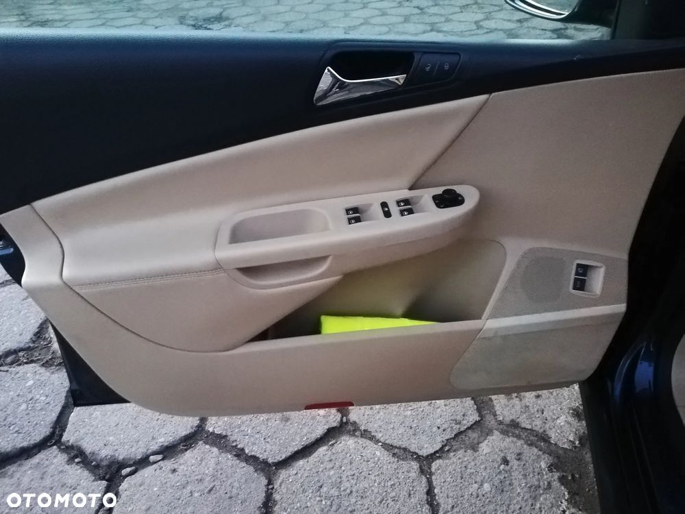 Volkswagen Passat 2.0 TDI Highline - 15