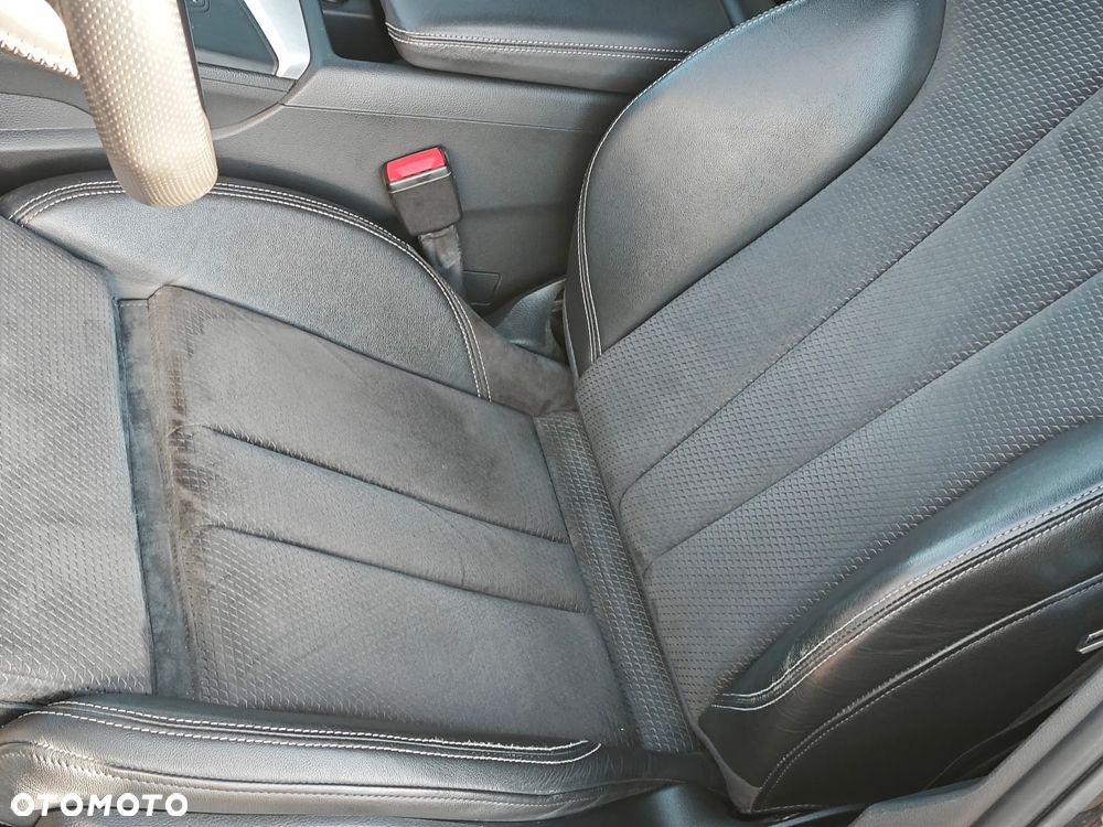 Audi A4 Limousine 40 TFSI design - 17
