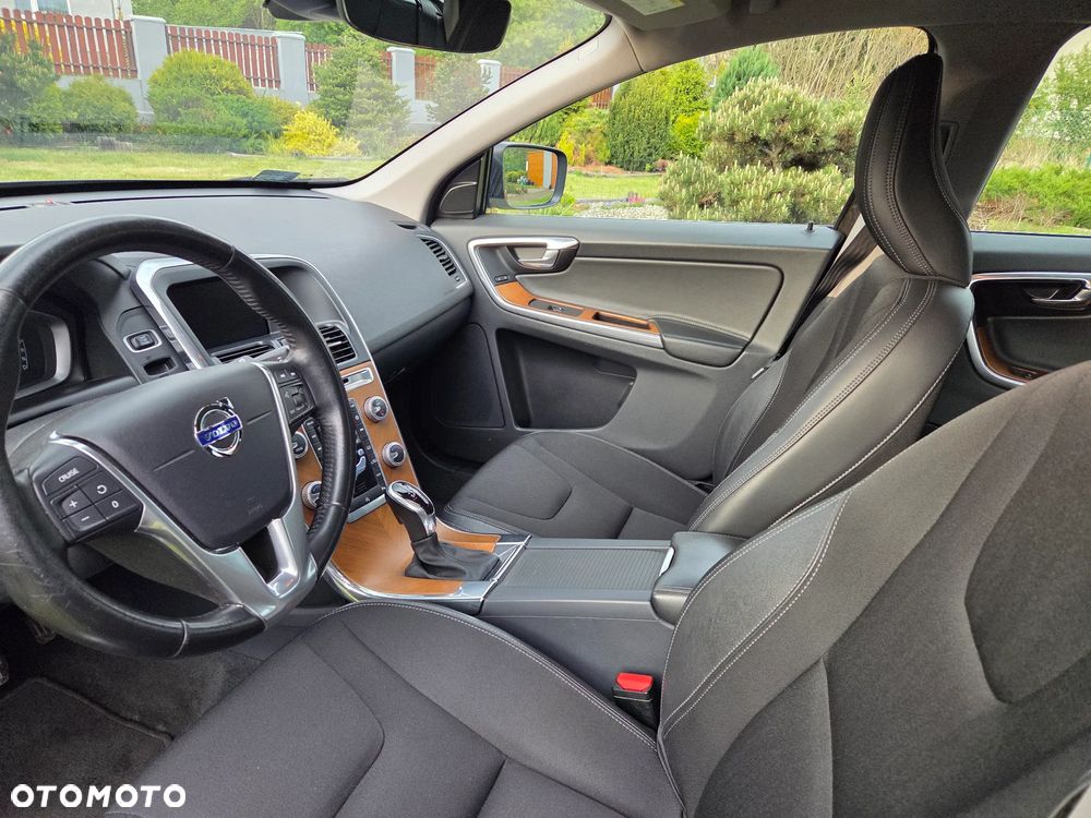 Volvo XC 60 D3 Drive-E Momentum - 11