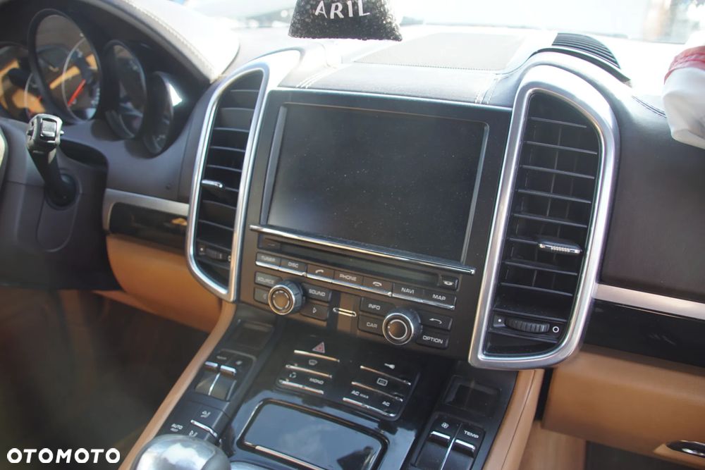 Auto na części - Porsche Cayenne II 3.0 D 239 KM CASA A5904 LR9A 2011R Silnik Skrzynia Drzwi Klapa Błotnik Lampa Lusterko Szyba Klamka Deska Kokpit Sterownik Moduł Czujnik Licznik Kierownica Wyświetlacz Panel - 14