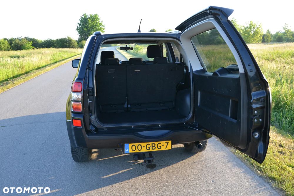 Suzuki Grand Vitara 2.0 De luxe - 21