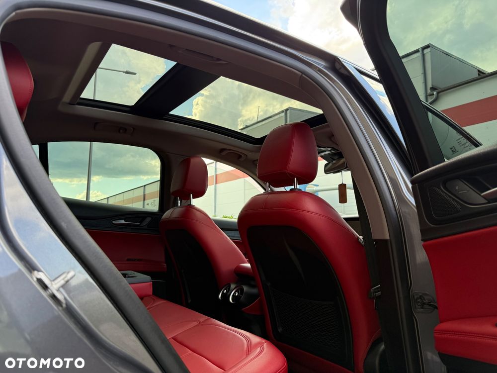 Alfa Romeo Stelvio - 16