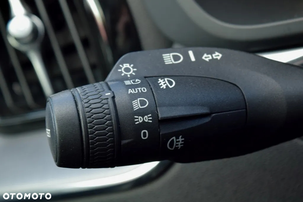 Volvo XC 60 T5 AWD Momentum Pro - 17