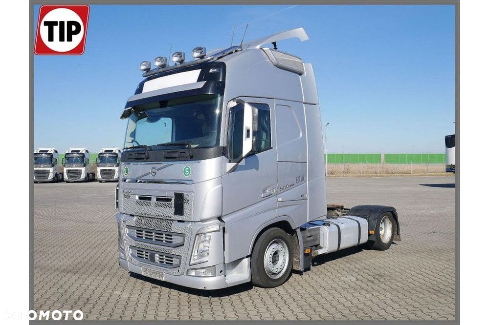 Volvo Vehicle Tractor 4x2 Mega (Low) - 1