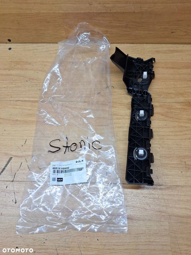 Ślizg zderzaka prawy tył kia stonic  86614H8400 - 1
