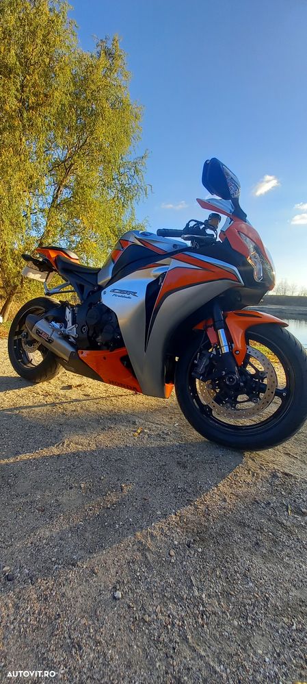Honda CBR 1000RR Fireblade - 2