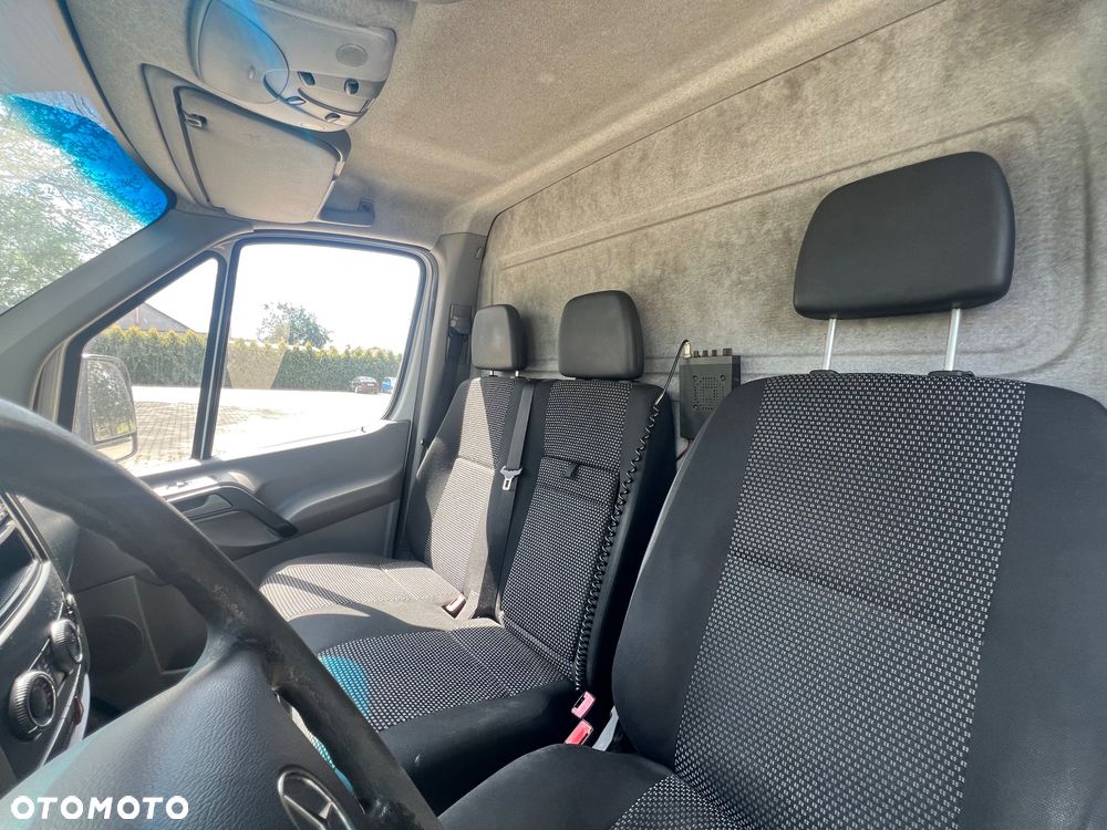Mercedes-Benz Sprinter - 13