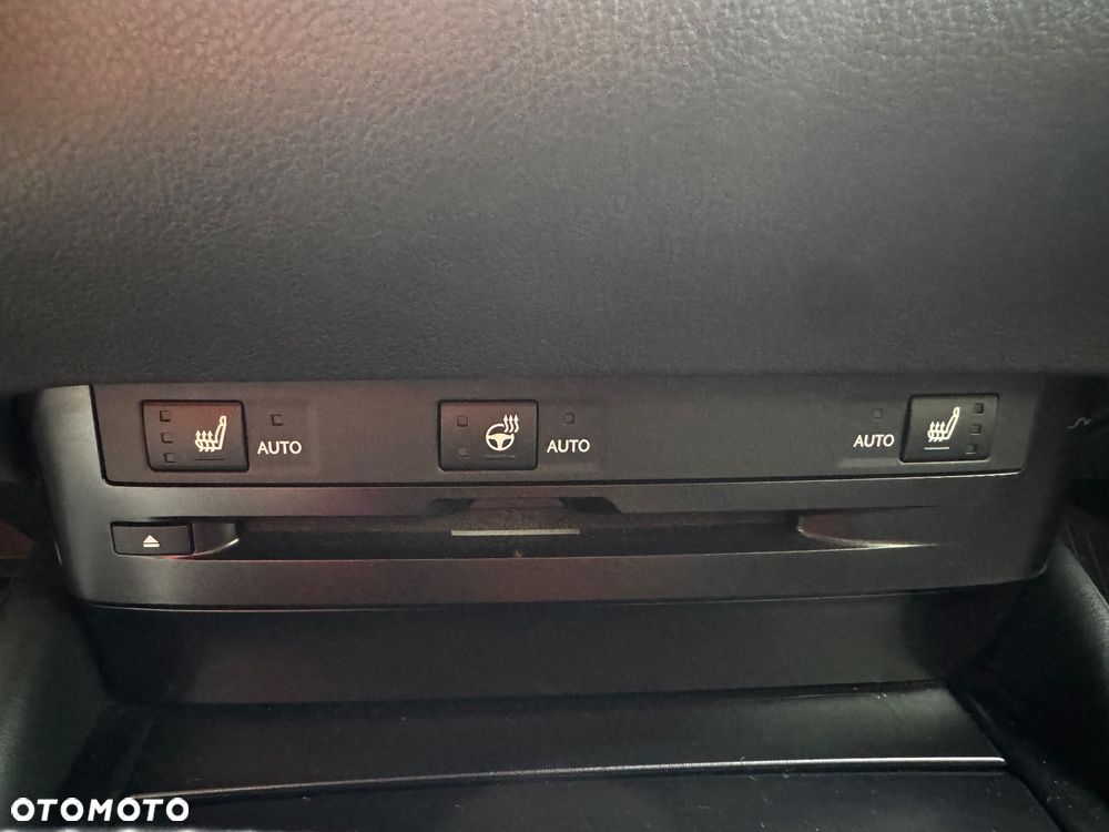 Lexus ES 300h F Sport - 23