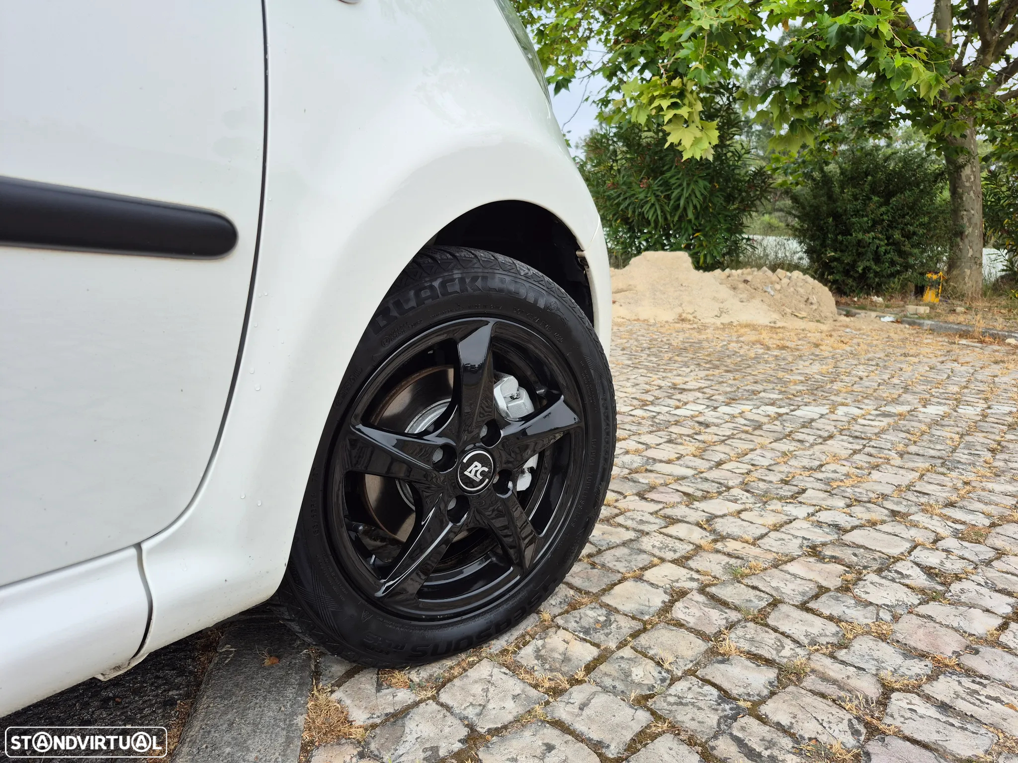Peugeot 107 1.0 Trendy 2 Tronic - 8