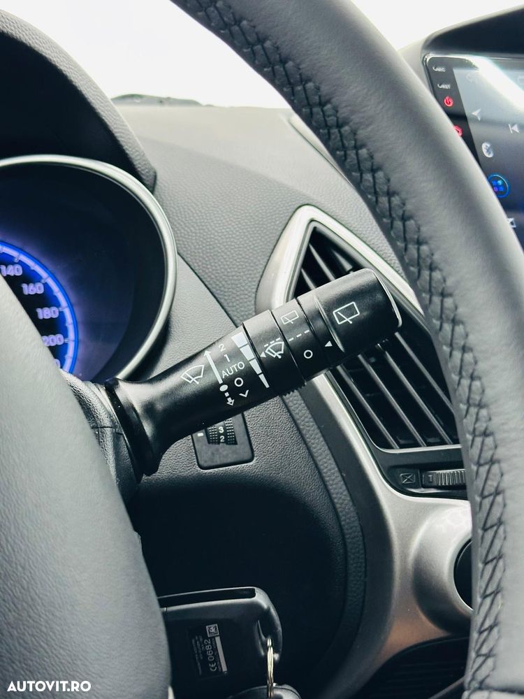 Hyundai ix35 1.7 CRDI 2WD blue Finale Gold - 26