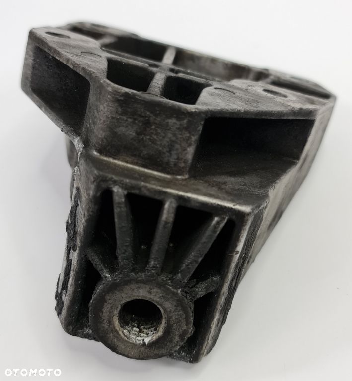 ŁAPA SILNIKA MERCEDES W163 4.0 CDI A6282230304 - 2