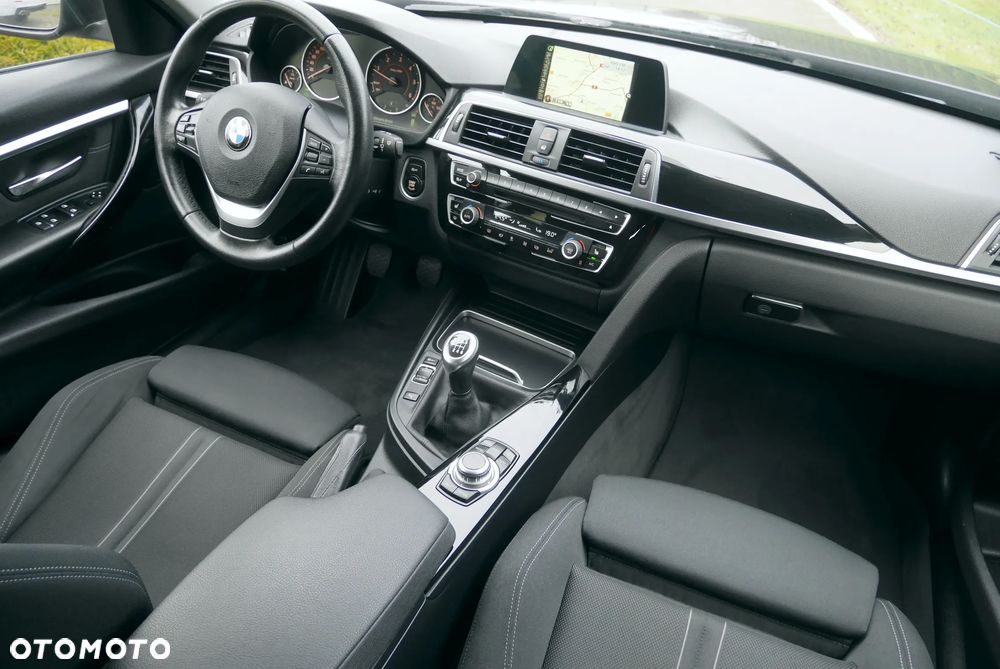 BMW Seria 3 318d Sport Line - 24
