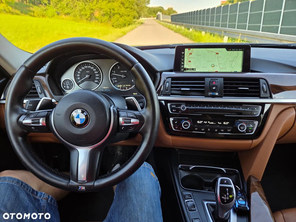 BMW Seria 3 330d xDrive Sport-Aut Sport Line - 32