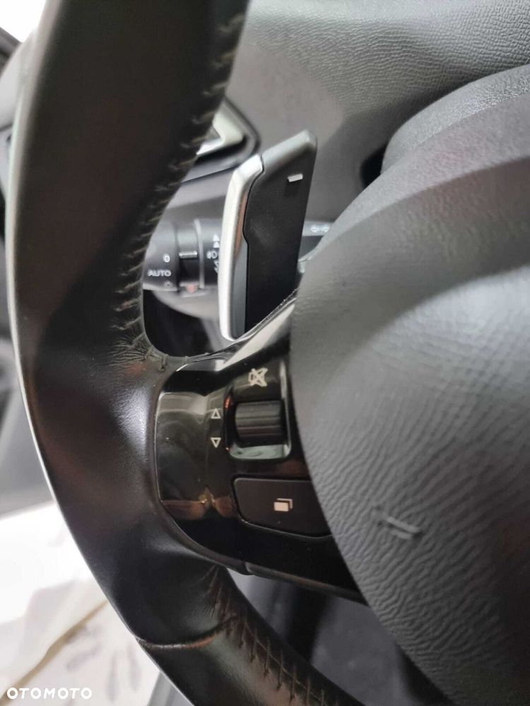 Peugeot 308 - 25