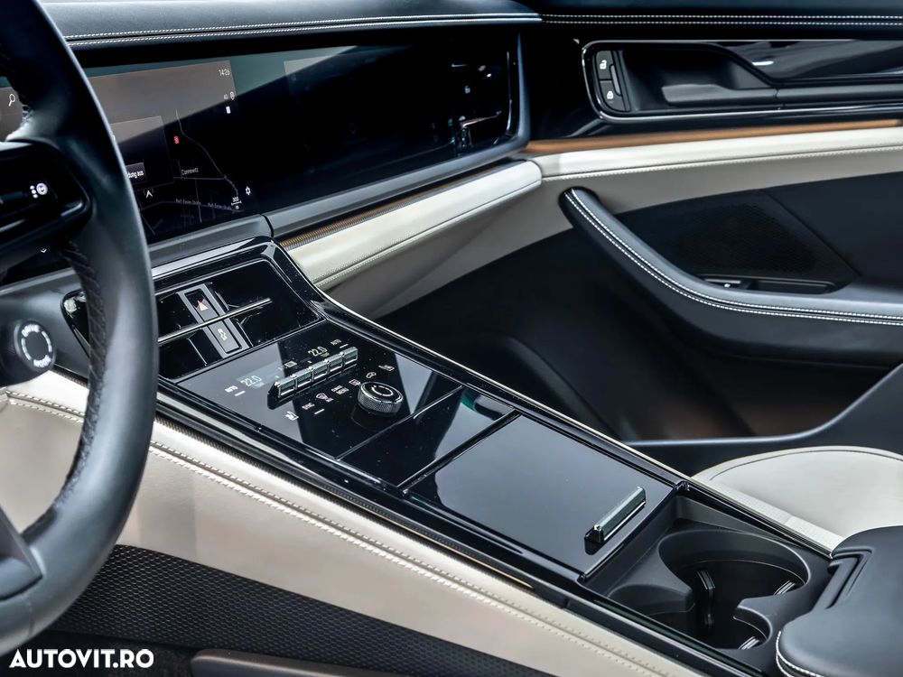 Porsche Panamera 4 - 22