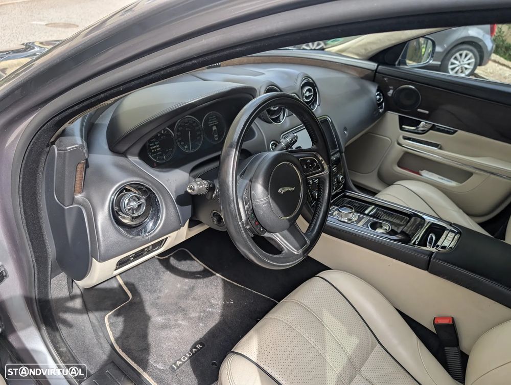 Jaguar XJ 3.0 D V6 LWB Premium Luxury - 12