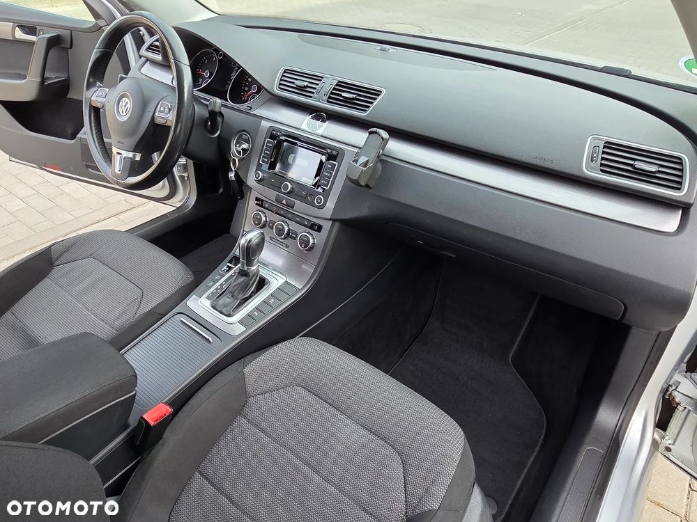 Volkswagen Passat 2.0 Blue TDI DSG SCR Comfortline - 23