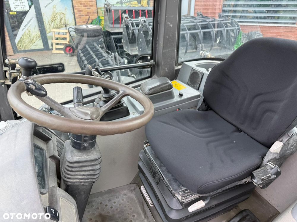 Volvo L 28 F   30  JCB - 7