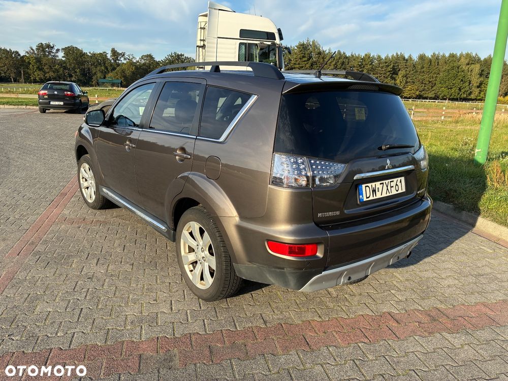 Mitsubishi Outlander - 11