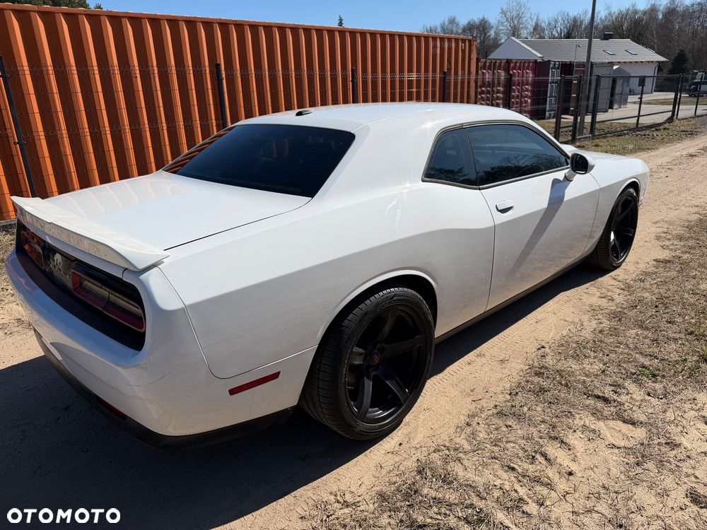 Dodge Challenger - 7