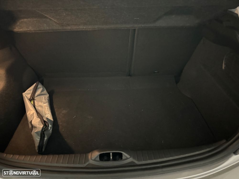 Peugeot 208 - 11