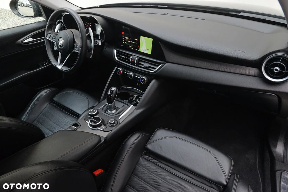 Alfa Romeo Giulia - 38