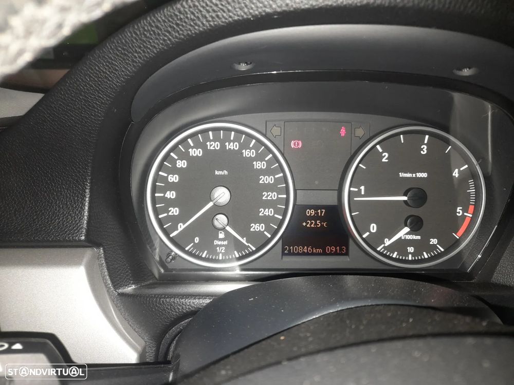 BMW 320 d Touring - 11