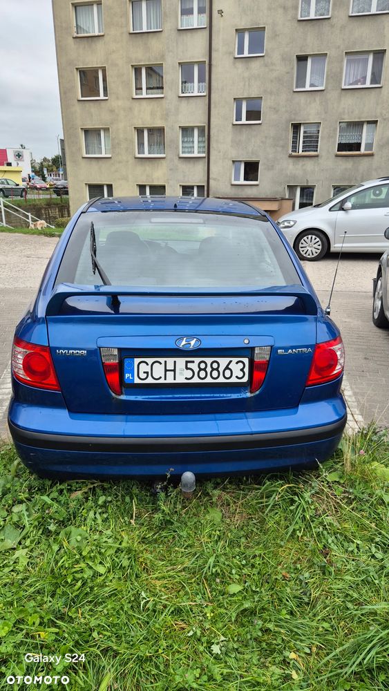 Hyundai Elantra - 12
